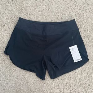 Athleta Run with It 4.5’ short size large
